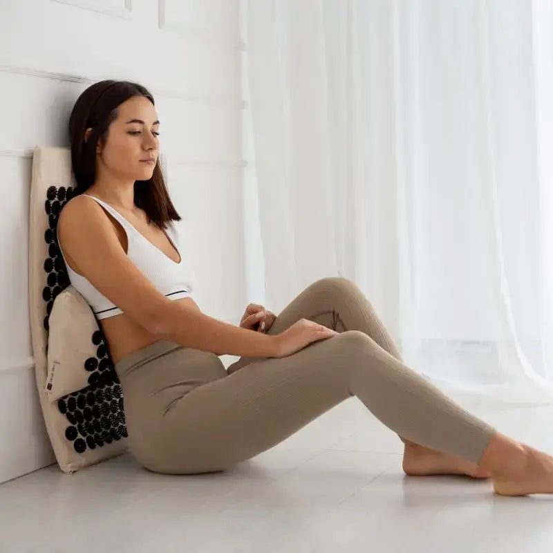 Black acupressure mat Akumata ECO with beige pillow and grid beads