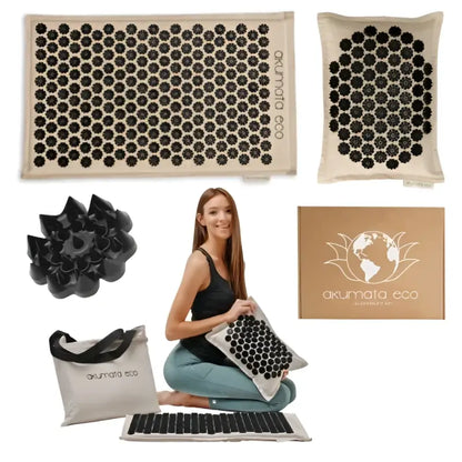 Black acupressure mat Akumata ECO with beige floral spikes