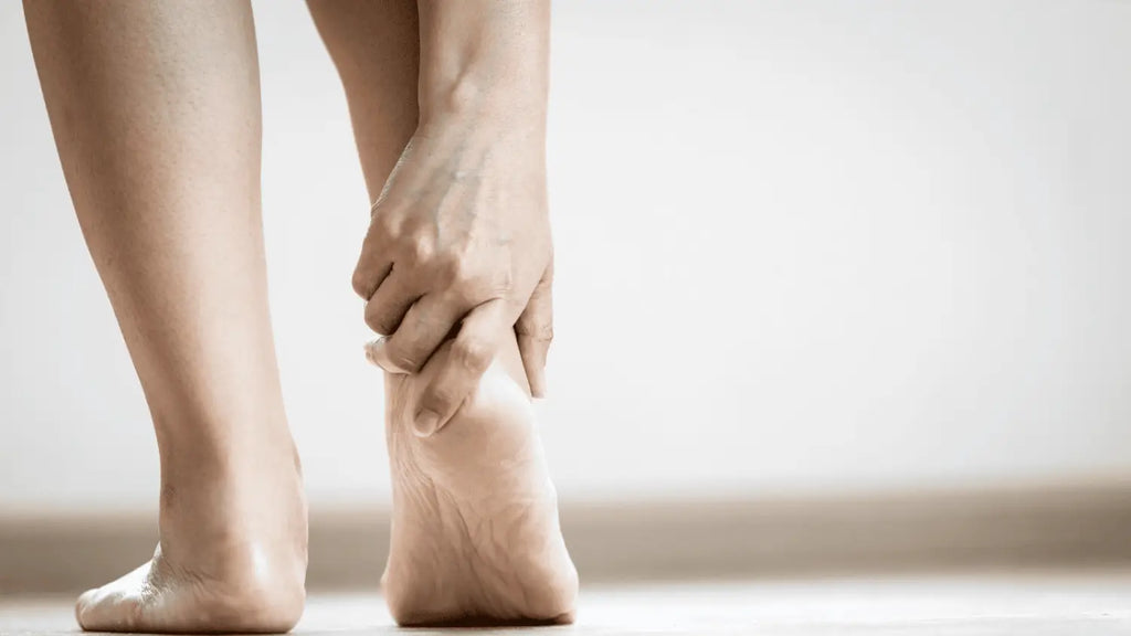 Les pistolets de massage sont un traitement efficace pour la fasciite plantaire